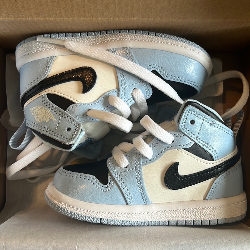 Jordan 1 Mid